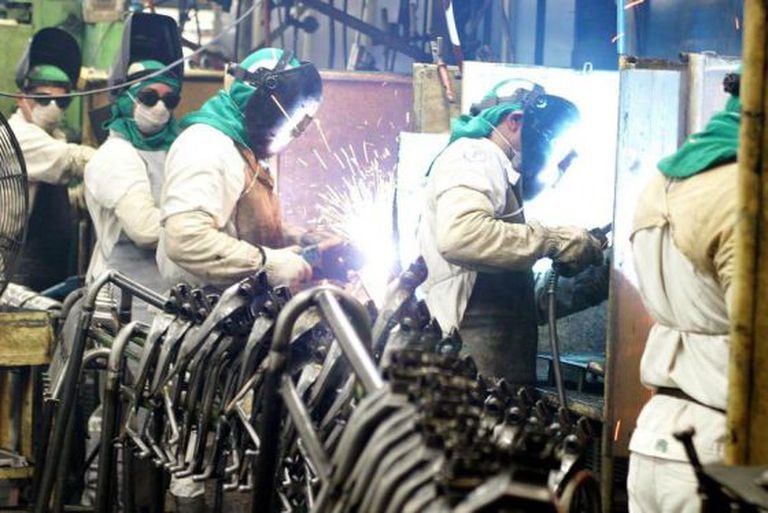 Emprego na indústria mostrou recuo de 3,2% em 2014 ante o ano anterior.