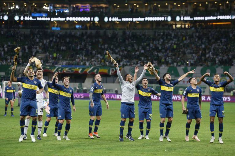 Jogadores do Boca festejam a passagem para a final da Libertadores na vitória contra o Palmeiras, no Allianz Parque.