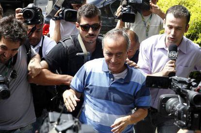 O ex-diretor da Petrobras, Nestor Cervero, chega &agrave; pris&atilde;o em Curitiba.