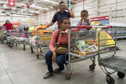 Fila em um supermercado de Caracas.