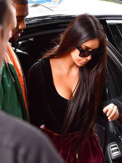 Kim Kardashian, a sua chegada esta tarde a seu apartamento em Nova York.