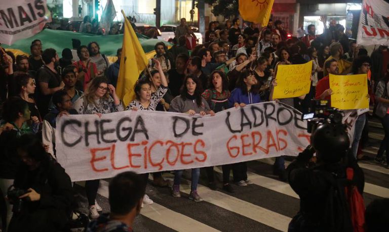 Mulheres participam de ato contra Temer em maio.