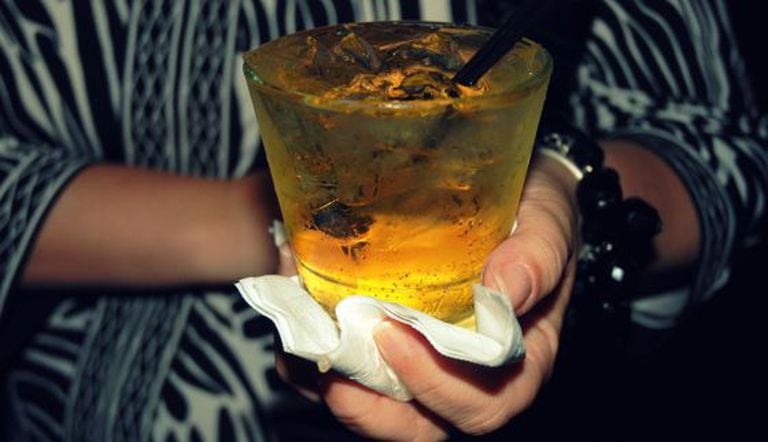 A mistura de bebidas energéticas com álcool mascara seus efeitos.