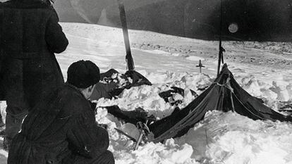 O acampamento dos excursionistas mortos nos Urais, em uma fotografia tirada pelas autoridades da URSS em 26 de fevereiro de 1959.