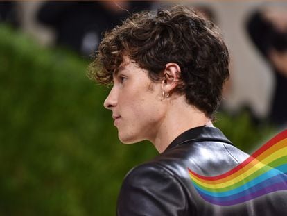 Shawn Mendes, fotografado no Baile do Met de 2021, é perseguido (graças à magia da montagem fotográfica) por um arco-íris.