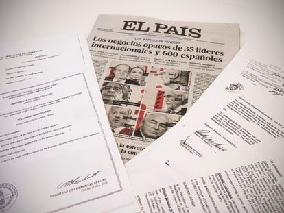 Documentos dos 'Pandora Papers' ea capa do EL PAÍS de 4 de Outubro.