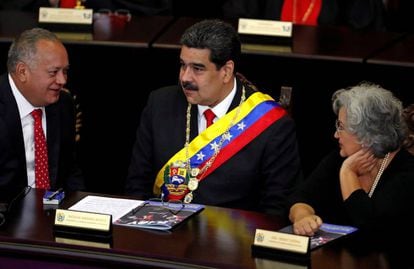 Diosdado Cabello (esquerda) e Nicolás Maduro, no final de janeiro na Assembleia Constituinte.