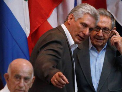 Miguel Díaz-Canel e Raúl Castro, presidente e ex-presidente de Cuba.