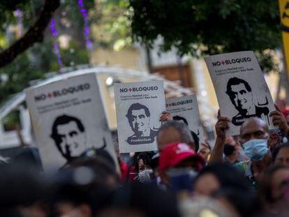 Manifestantes prestam apoio ao empresário Alex Saab em Caracas. GETTY IMAGES