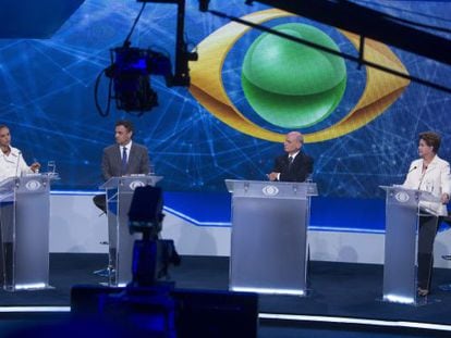 Marina Silva, A&eacute;cio Neves, o jornalista Boechat e Dilma Rousseff no debate da Band.