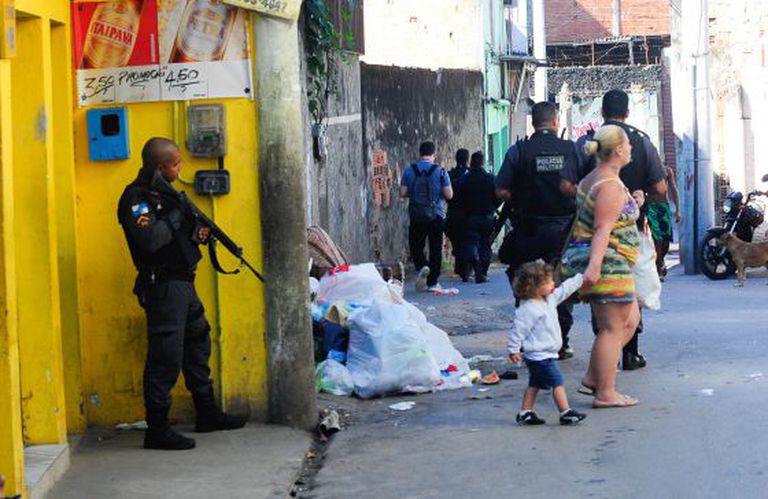 Patrulhamento no Complexo do Alemão na última semana.