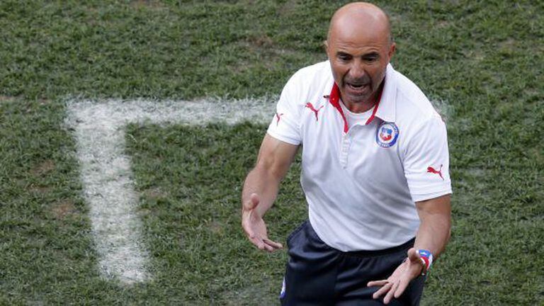 Sampaoli no jogo entre Chile e Holanda.