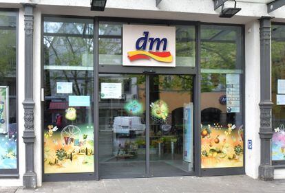 Uma loja da farmácia dm em Friedberg, perto de Frankfurt, na Alemanha.