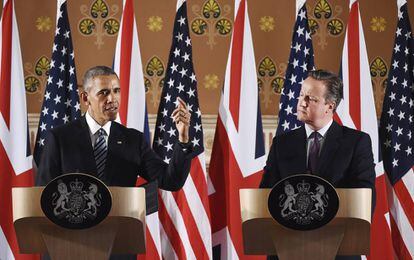 David Cameron ouve Barack Obama.