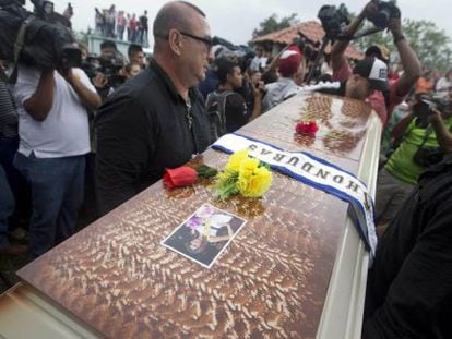 Enterro da Miss Honduras, encontrada morta na quarta-feira passada.