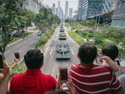 Desfile militar no domingo em Cingapura.