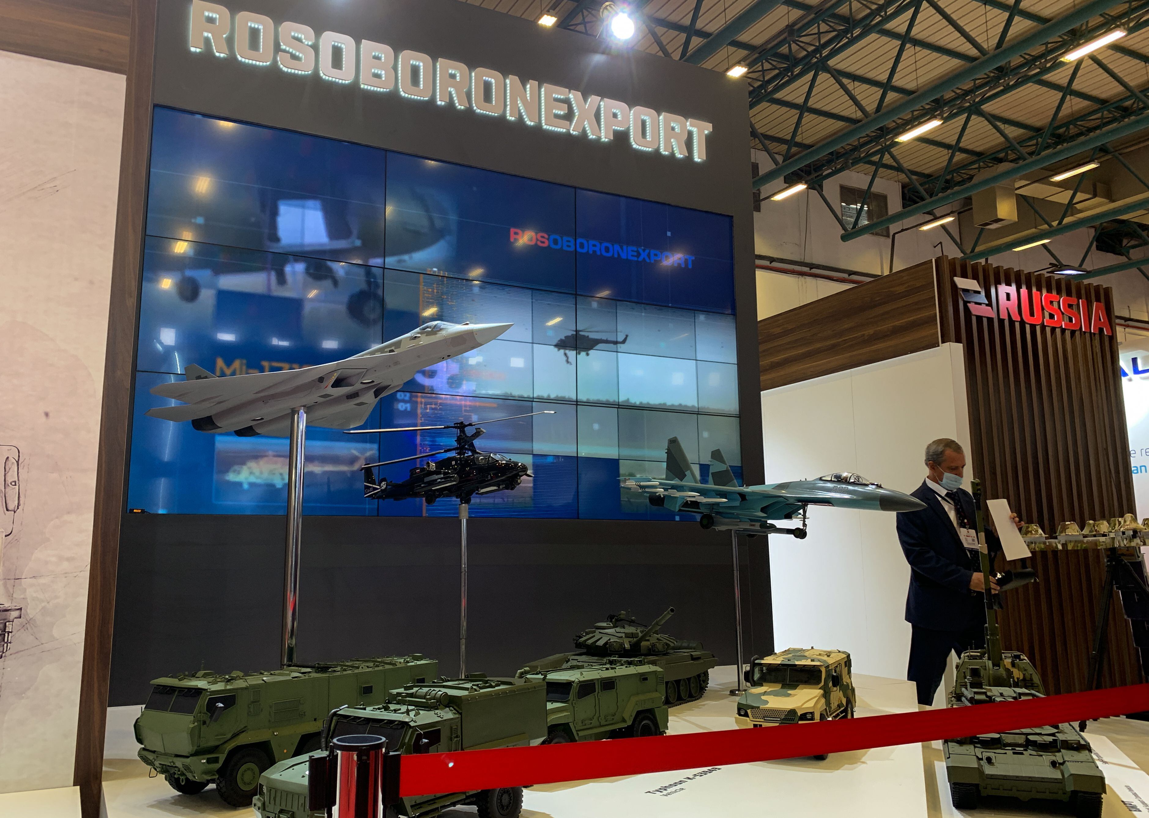 O estande da Rosoboronexport na 15ª edição da Feira Internacional da Indústria de Defesa no Centro de Convenções de Tuyap, em agosto de 2021.