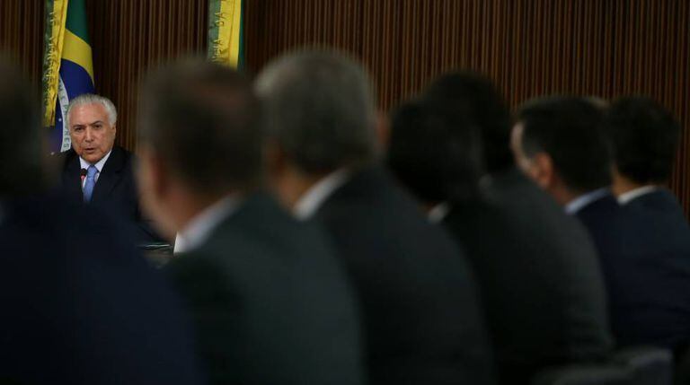 Temer durante reunião com os governadores.