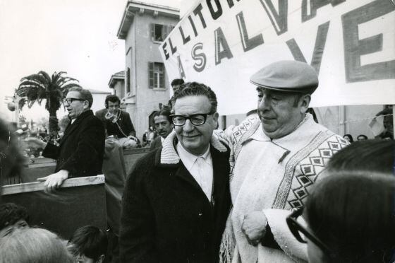 O ex-presidente chileno Salvador Allende com o poeta Pablo Neruda, Prêmio Nobel de Literatura, em uma imagem sem data