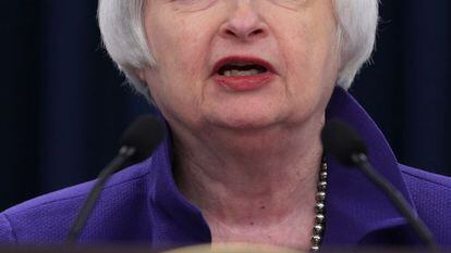 Janet Yellen, presidenta do Fed, anuncia a alta de juros.
