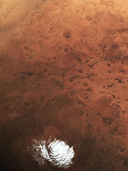 Imagem do pólo sul marciano tomada pela sonda 'Mars Express' em 2015.