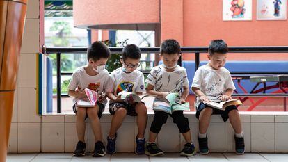 Alunos de uma escola de Wuhan em 1º de setembro.