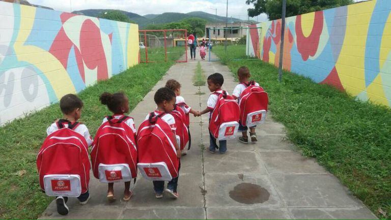 Mochilas distribuídas pela prefeitura de Jequié.