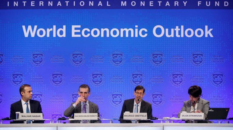Economistas do FMI durante a apresentação das previsões