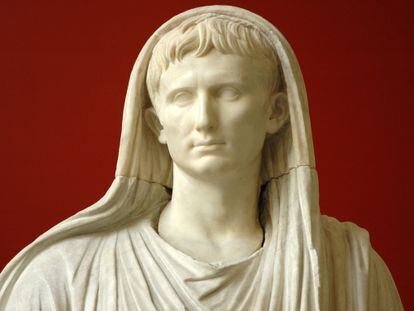 O Imperador Augusto, representado com o véu de pontífice máximo, em uma estátua do Museu Nacional Romano.