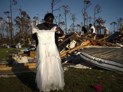 Uma das afetadas pelo Dorian, em 8 de setembro, e o que resta de sua casa destruída pelo furacão nas Bahamas.