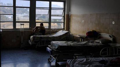 Hospital Miguel Perez Carreno, em Caracas, sob a penumbra durante o apagão que deixou maior parte da país sem luz nesta sexta-feira.