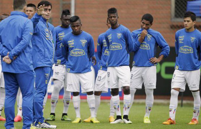Gustavo Quinteros, num treinamento do Equador.