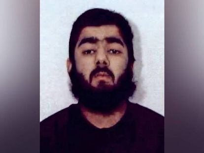 Imagem de Usman Khan divulgada pela Polícia de West Midlands em fevereiro de 2012.