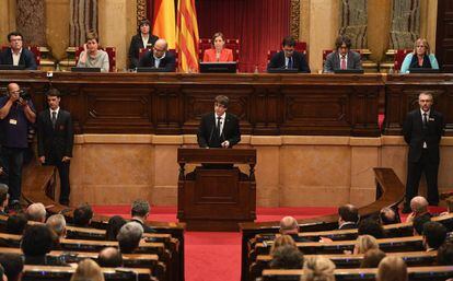 Carles Puigdemont nesta terça-feira, durante seu discurso no Parlamento catalão.