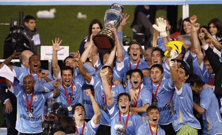A seleção uruguaia comemora o título da Copa América de 2011.