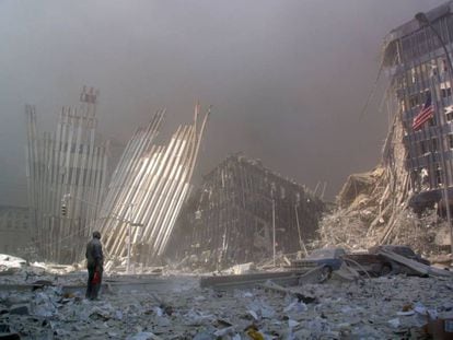 Escombros do World Trade Center em 11 de Setembro de 2001.