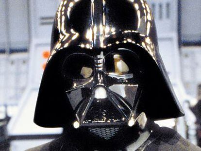 Darth Vader em plena filmagem, em 1976.
