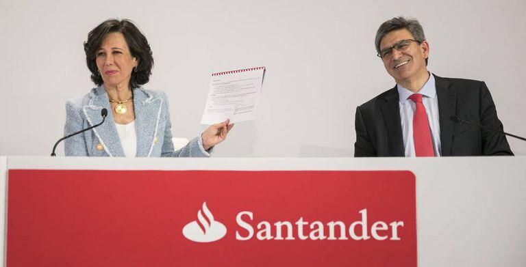 Ana Botim, presidenta do Banco Santander e José Antonio Álvarez, conselheiro delegado, durante a apresentação de resultados de 2017 na sede da entidade em Boadilla do Monte.