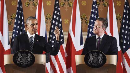 David Cameron ouve Barack Obama.