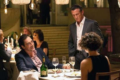 Cena de ‘The Last Face’, novo filme de Sean Penn, que contracena com Javier Bardem (à esquerda)