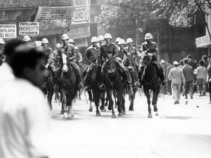 Polícia Militar em manifestação em São Paulo, 1968.