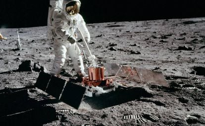 O astronauta Buzz Aldrin, da Apollo 11, instalou um sismógrafo que funcionou por apenas três semanas.