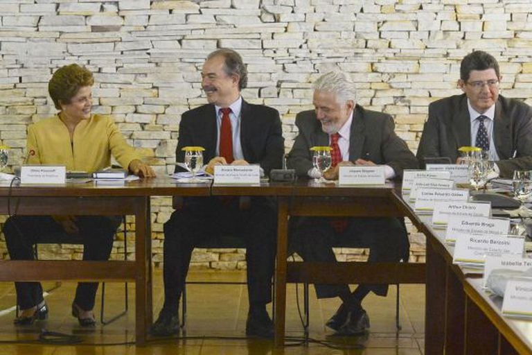 Presidente Dilma Rousseff durante reunião ministerial.