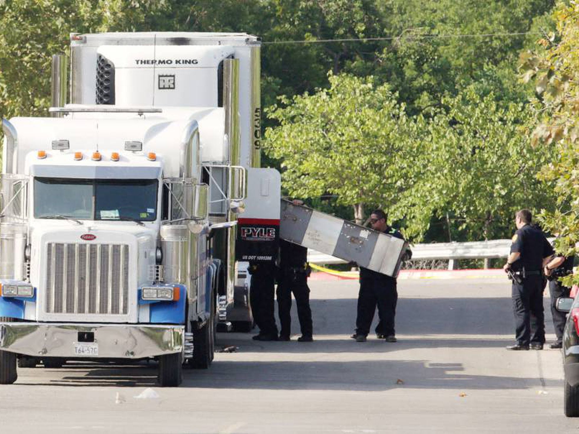50 migrantes morrem dentro de caminhão nos EUA 