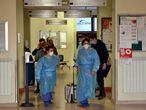 Codogno (lodi) (Italy), 21/02/2020.- Health workers (front, in blue) wearing face masks walk with portable medical equipment in a corridor of the Codogno Civic Hospital, where the Emergency Room has been closed as a precautionary measure, in Codogno near Lodi, northern Italy, 21 February 2020. Six people have been reported infected with the novel coronavirus in Italy, all in the region of Lombardy, authorities said on 21 February. Residents of Codogno have been advised by regional authorities to stay at home as a protective measure and avoid all social contact. (Italia) EFE/EPA/MAURIZIO MAULE