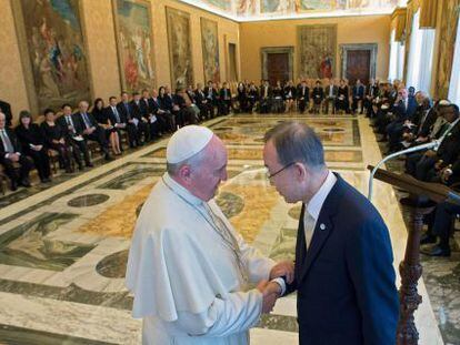 O papa Francisco recebe o secretário geral da ONU, Ban Ki-Moon, e a junta de chefes executivos das Nações Unidas.