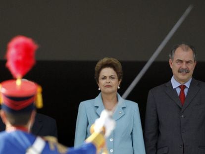 Dilma e Mercadante no dia 8 de maio.