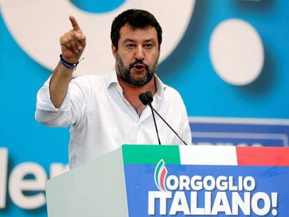 Matteo Salvini durante um dos comícios que fez na Úmbria.
