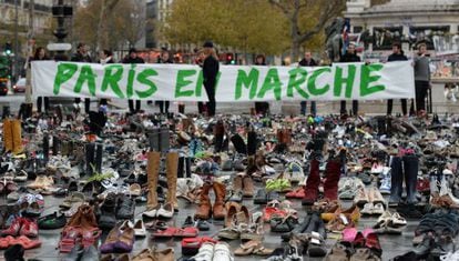 Instalação simbólica de 22.000 pares de sapatos em Paris em representação dos manifestantes da marcha anulada.