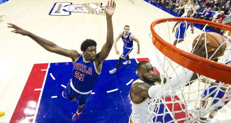 LeBron James e Joel Embiid.